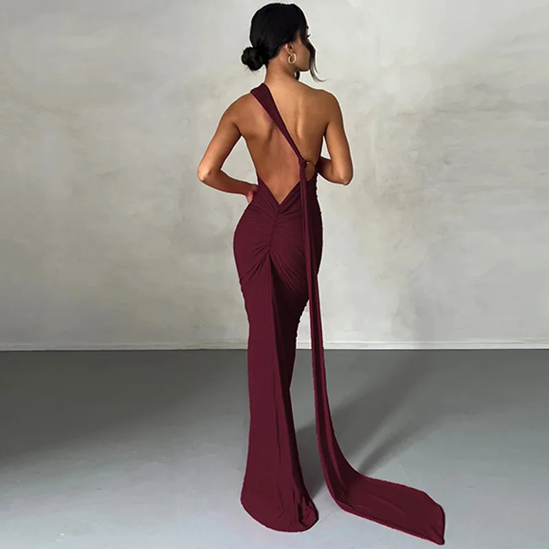 Elegancka dopasowana sukienka maxi z odkrytymi plecami