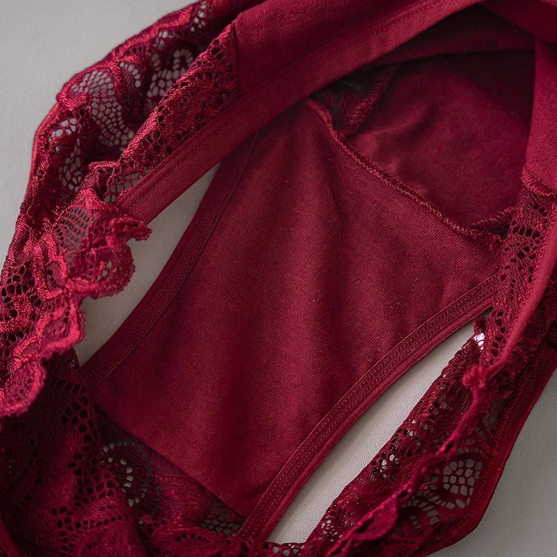 Komplet w kwiaty z koronką — Rosa